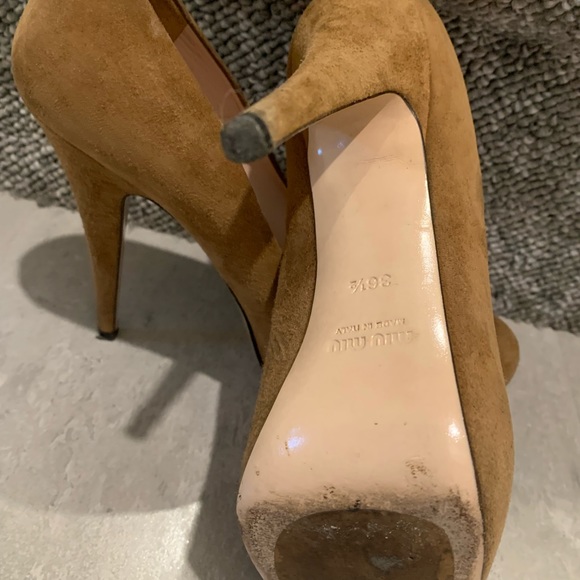 Miu Miu tan suede pumps - Picture 3 of 3